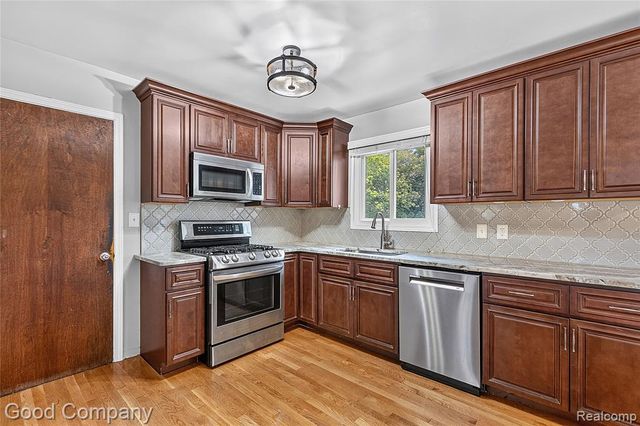 3870 Fernleigh Drive, Troy, MI 48083