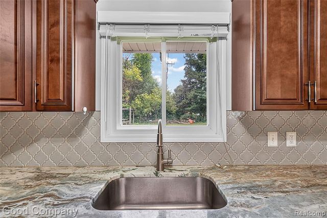 3870 Fernleigh Drive, Troy, MI 48083