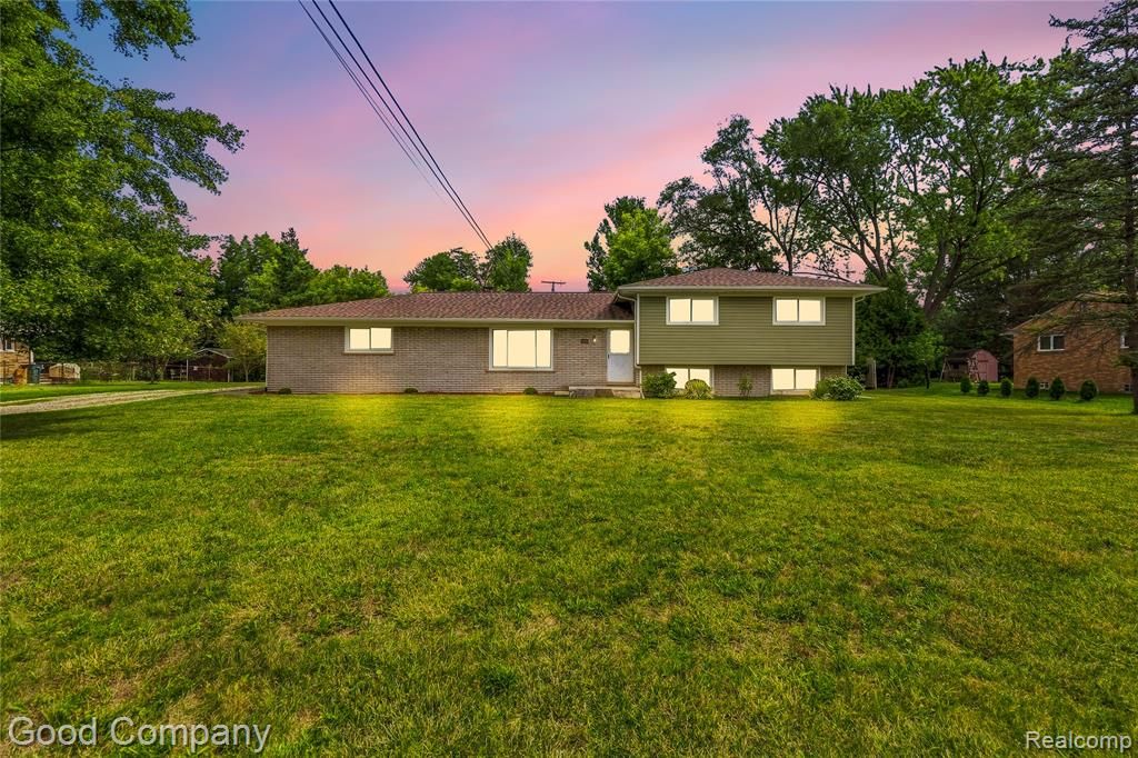 3870 Fernleigh Drive, Troy, MI 48083