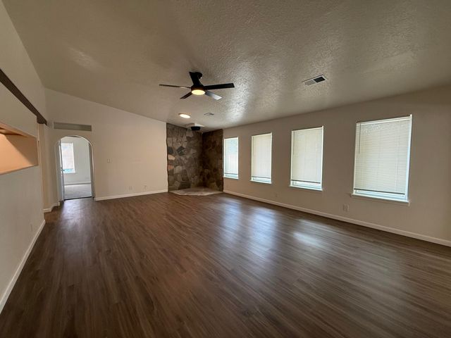 14 Burch Lane, Los Lunas, NM 87031