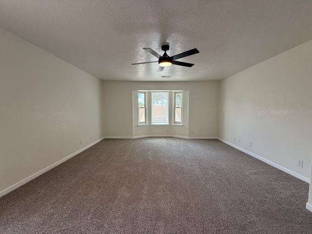 14 Burch Lane, Los Lunas, NM 87031