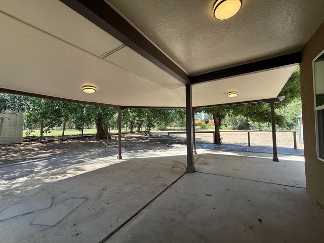 14 Burch Lane, Los Lunas, NM 87031