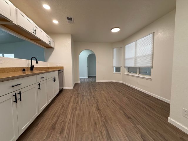 14 Burch Lane, Los Lunas, NM 87031