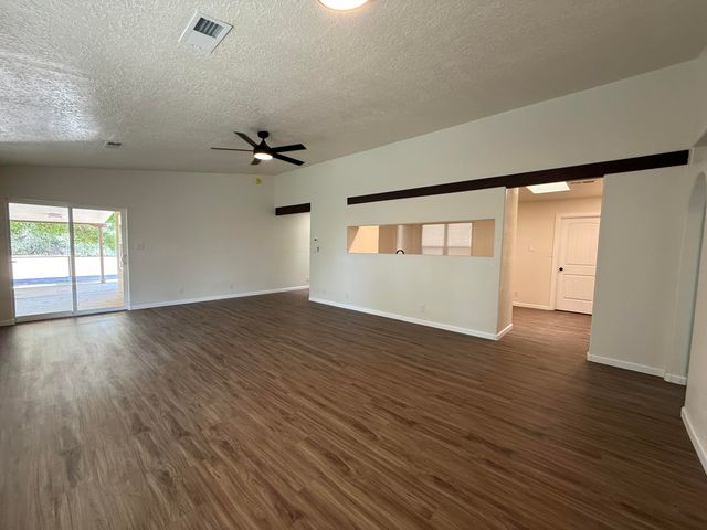 14 Burch Lane, Los Lunas, NM 87031
