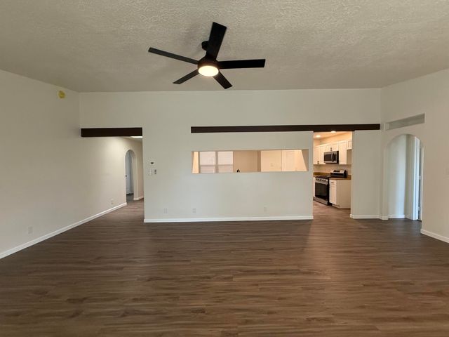 14 Burch Lane, Los Lunas, NM 87031