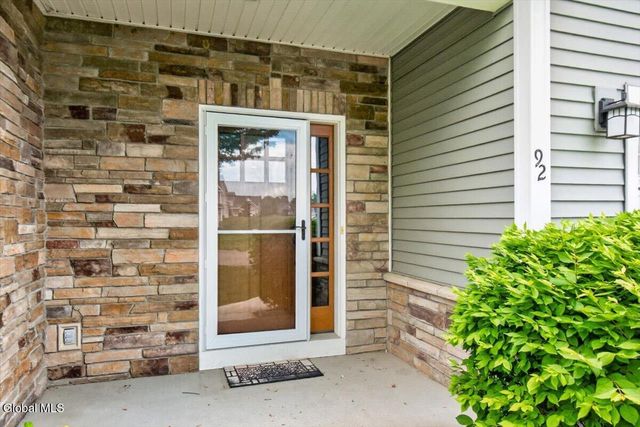 92 Lorenzo Drive, North Greenbush, NY 12180