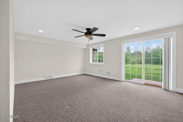 92 Lorenzo Drive, North Greenbush, NY 12180