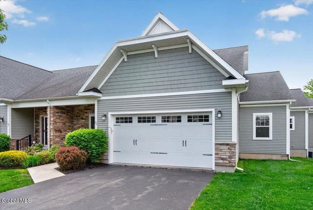 92 Lorenzo Drive, North Greenbush, NY 12180