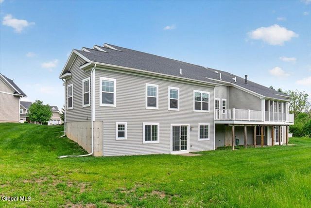 92 Lorenzo Drive, North Greenbush, NY 12180