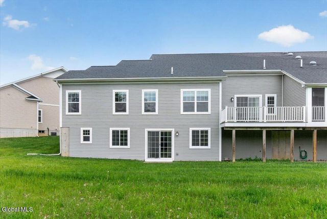 92 Lorenzo Drive, North Greenbush, NY 12180