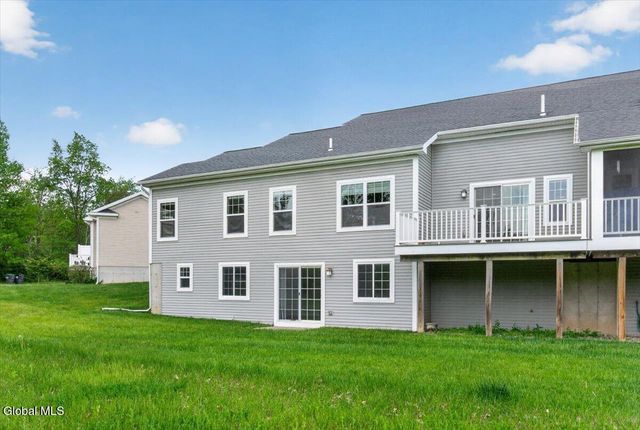 92 Lorenzo Drive, North Greenbush, NY 12180