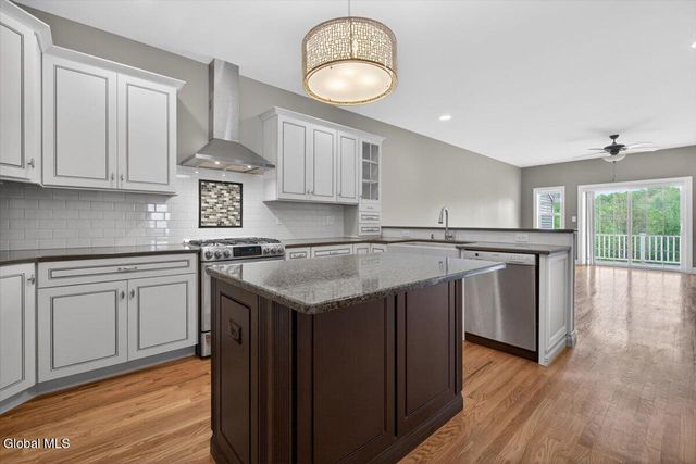 92 Lorenzo Drive, North Greenbush, NY 12180