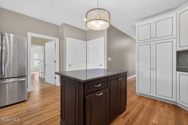 92 Lorenzo Drive, North Greenbush, NY 12180