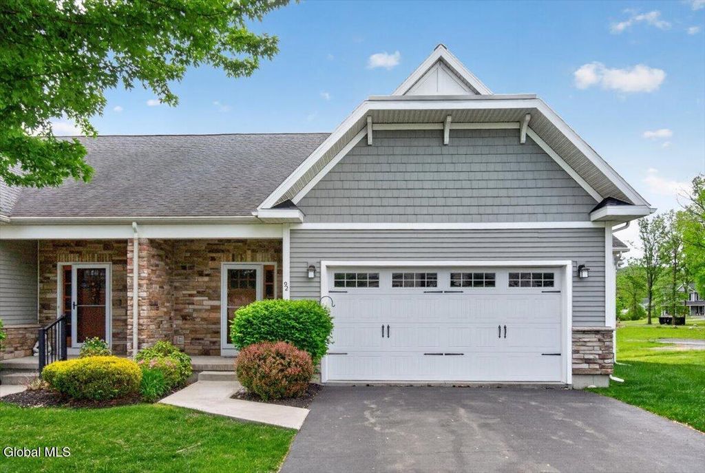 92 Lorenzo Drive, North Greenbush, NY 12180