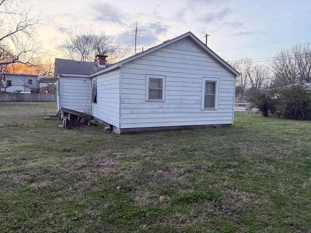 2406 E Commercial Street, Springfield, MO 65803