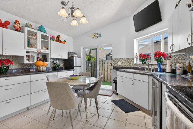 2606 NW 123rd Way, Coral Springs, FL 33065