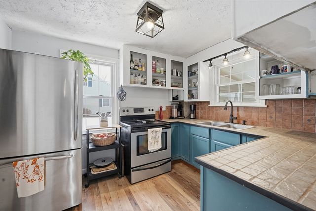 357 Maple Rd, Longmeadow, MA 01106