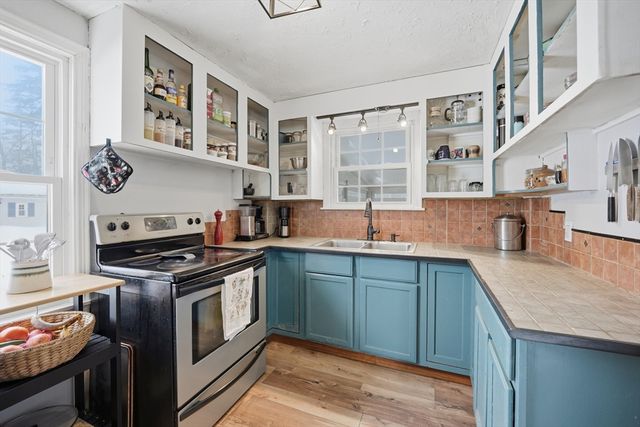 357 Maple Rd, Longmeadow, MA 01106