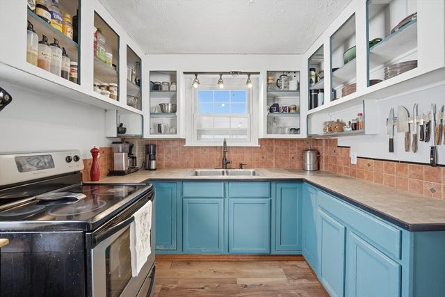 357 Maple Rd, Longmeadow, MA 01106