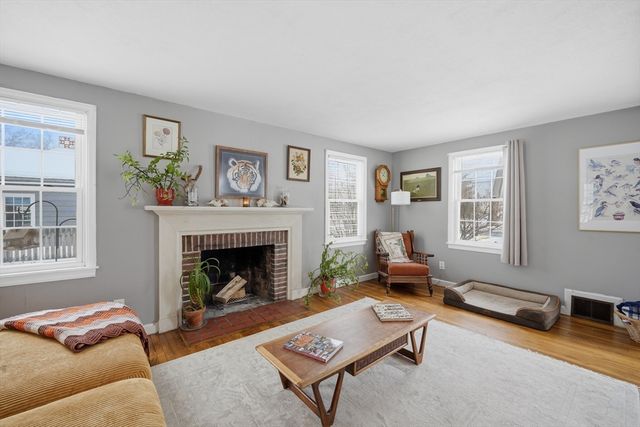 357 Maple Rd, Longmeadow, MA 01106