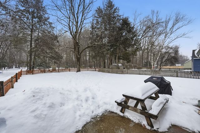 357 Maple Rd, Longmeadow, MA 01106