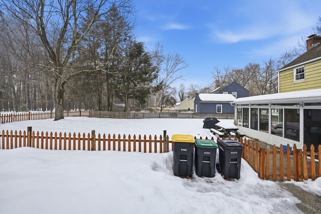 357 Maple Rd, Longmeadow, MA 01106