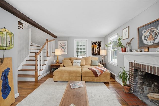 357 Maple Rd, Longmeadow, MA 01106