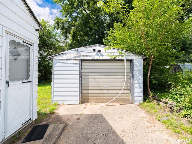 1405 CHESTNUT Street, Pekin, IL 61554