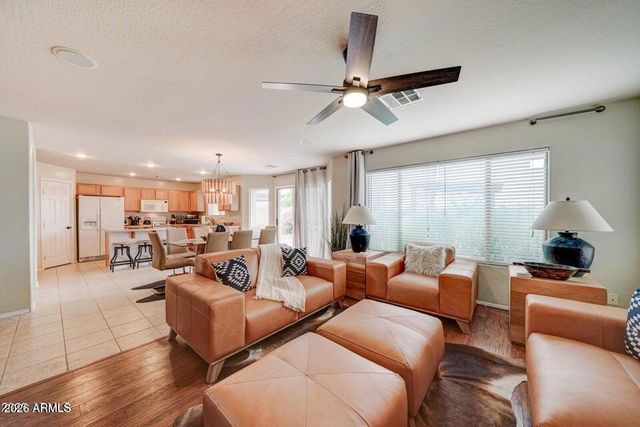 29293 N YELLOW BEE Drive, San Tan Valley, AZ 85143