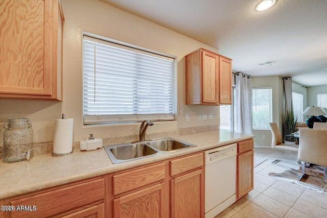 29293 N YELLOW BEE Drive, San Tan Valley, AZ 85143