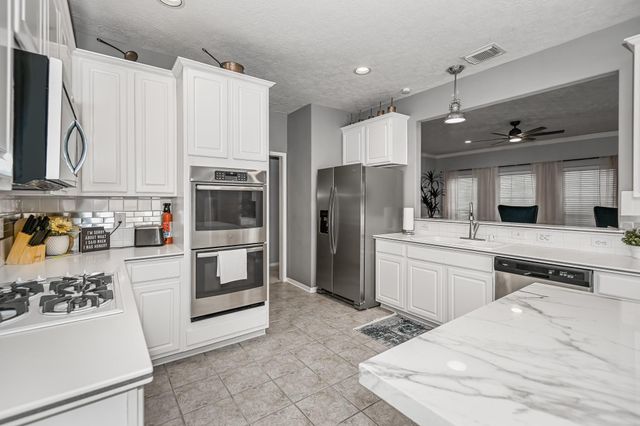 2833 Trevino Court, Friendswood, TX 77546