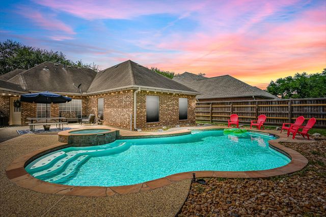 2833 Trevino Court, Friendswood, TX 77546