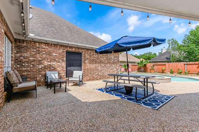 2833 Trevino Court, Friendswood, TX 77546