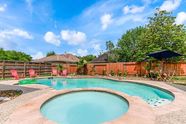 2833 Trevino Court, Friendswood, TX 77546