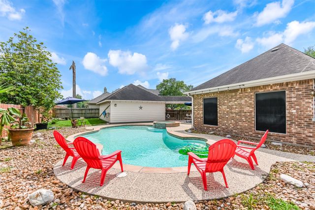 2833 Trevino Court, Friendswood, TX 77546