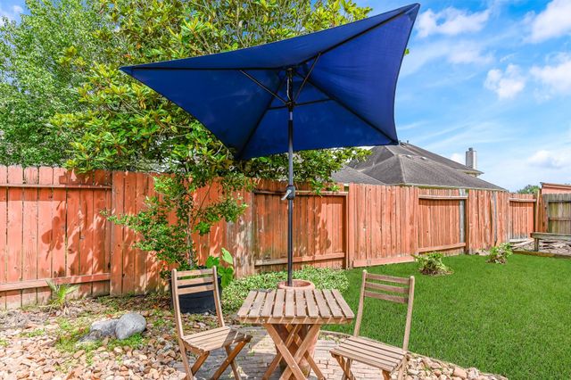 2833 Trevino Court, Friendswood, TX 77546
