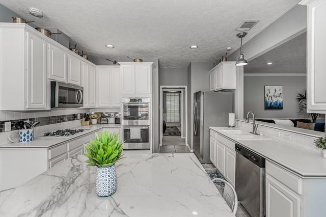 2833 Trevino Court, Friendswood, TX 77546