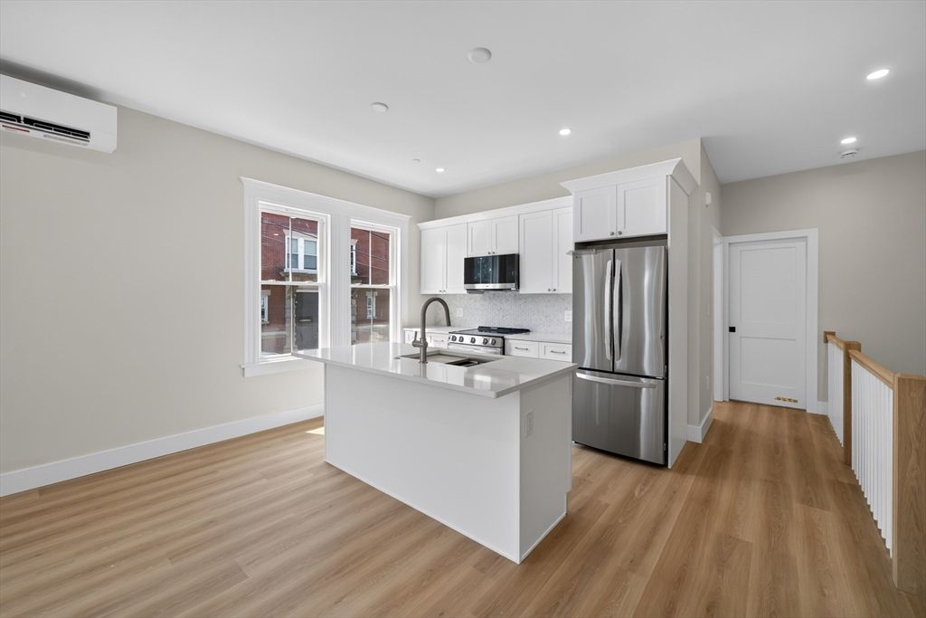 533 Washington Street B, Boston, MA 02124