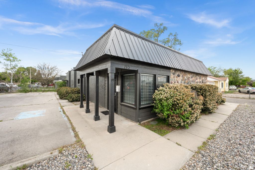 195 W WINCHESTER ST, Murray, UT 84107