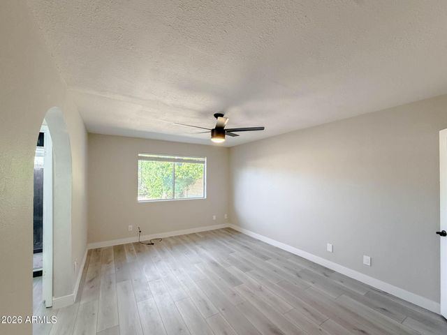 4634 W WAGONER Road, Glendale, AZ 85308