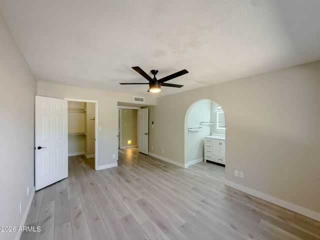 4634 W WAGONER Road, Glendale, AZ 85308