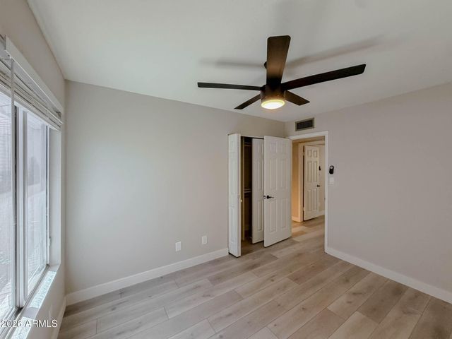 4634 W WAGONER Road, Glendale, AZ 85308