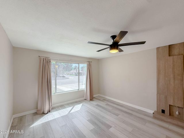 4634 W WAGONER Road, Glendale, AZ 85308