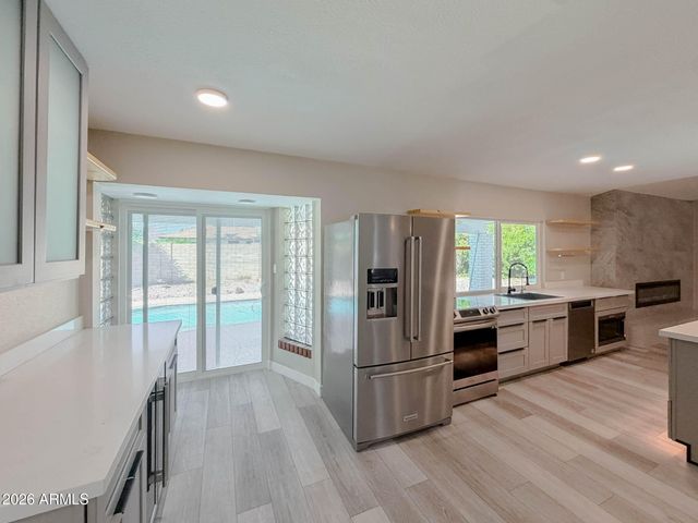 4634 W WAGONER Road, Glendale, AZ 85308