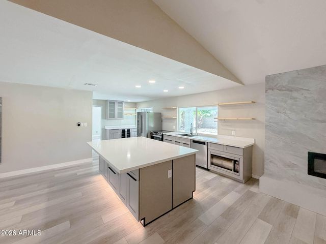4634 W WAGONER Road, Glendale, AZ 85308