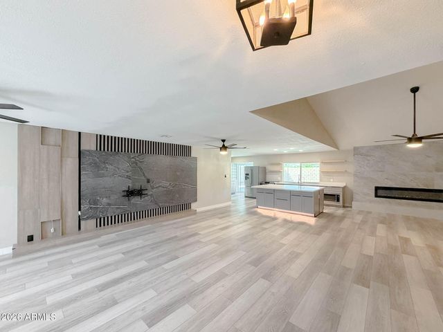 4634 W WAGONER Road, Glendale, AZ 85308