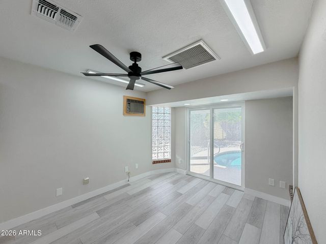 4634 W WAGONER Road, Glendale, AZ 85308