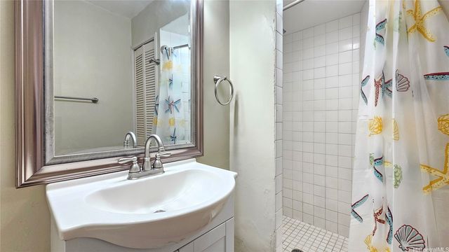 440 Seaside Avenue 506, Honolulu, HI 96815