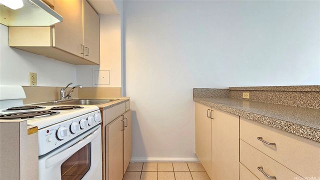 440 Seaside Avenue 506, Honolulu, HI 96815