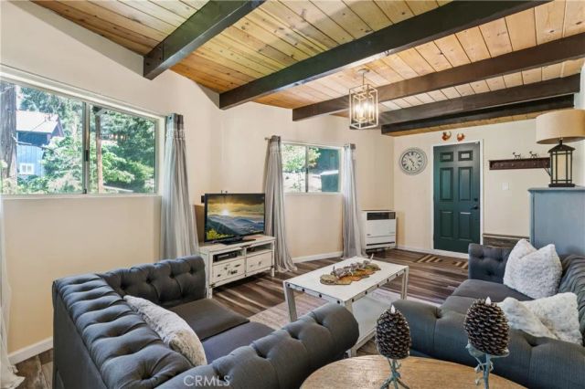 805 Knight Court, Lake Arrowhead, CA 92352